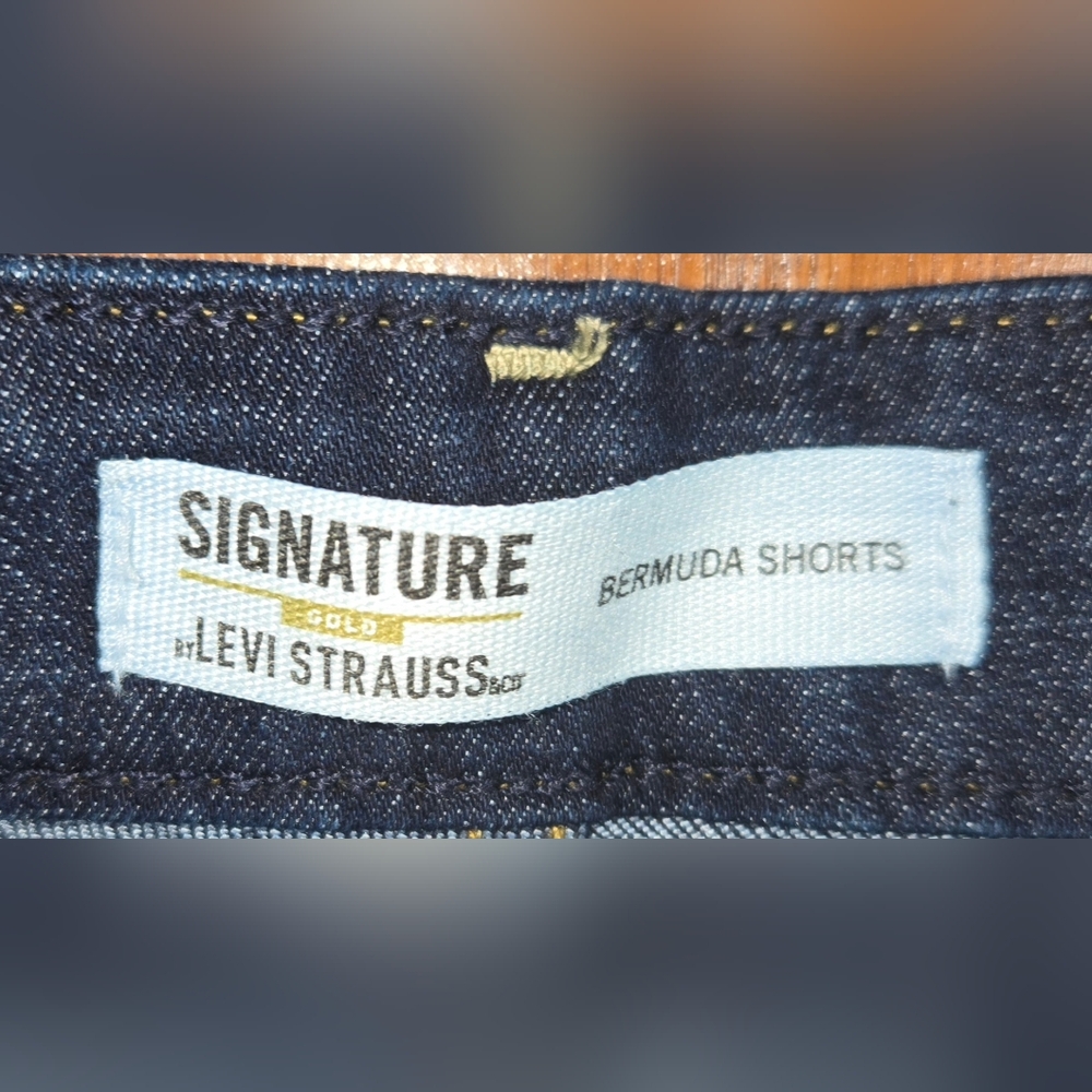 Levi's Strauss Signature Dark Wash Cuffed Hem Mid Rise Stretch Bermuda S… - Picture 2 of 4